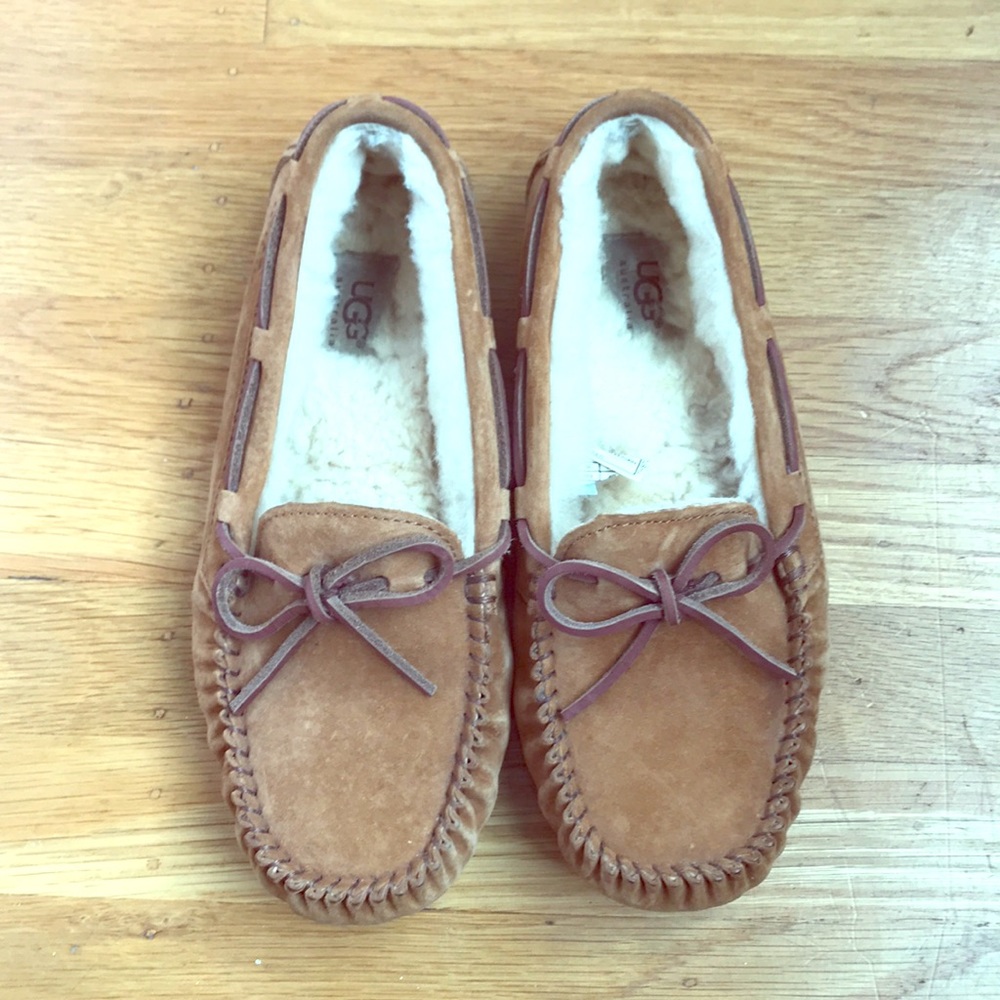 Ugg Moccasin Dakota Slippers (Chestnut)